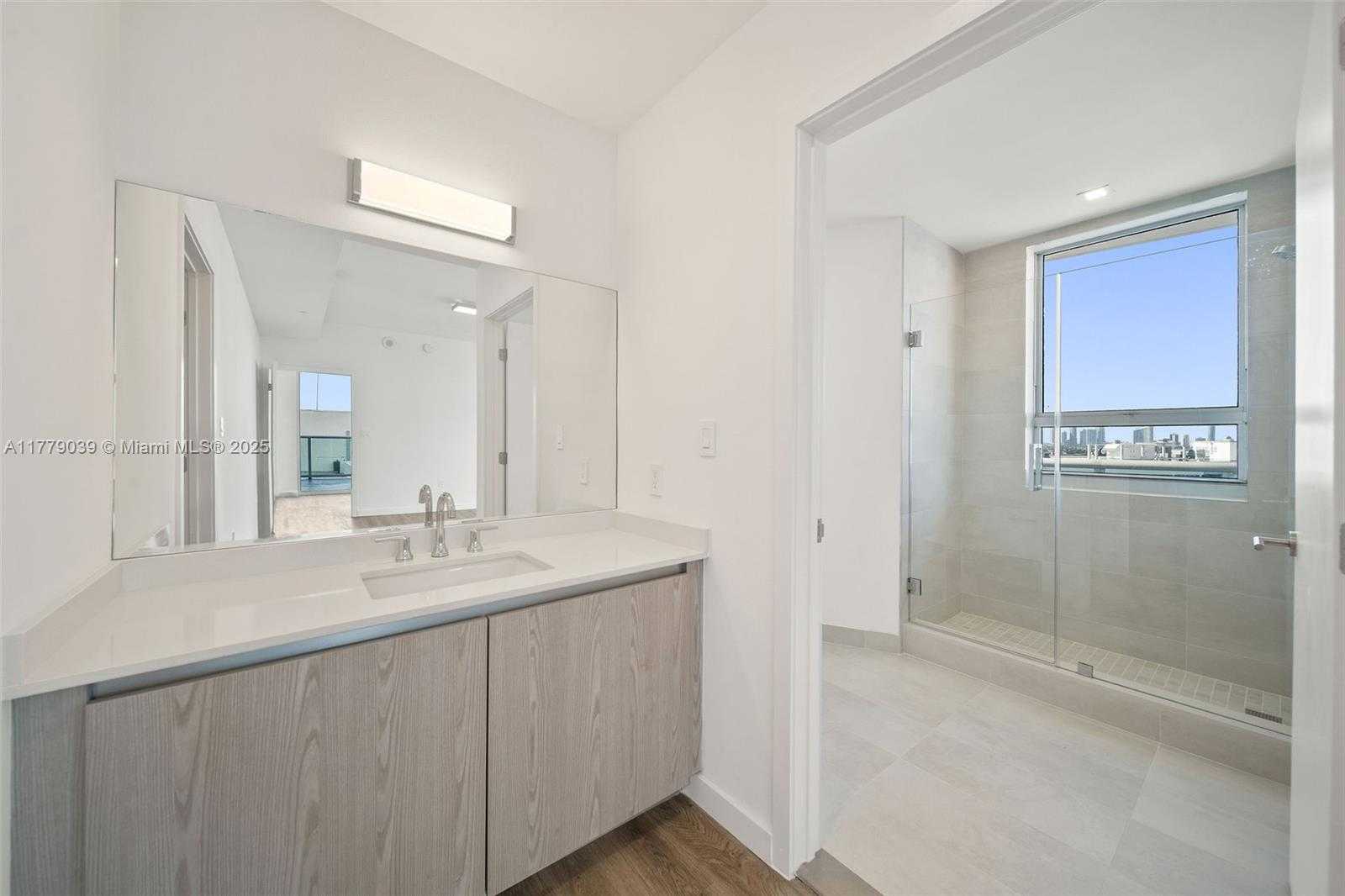 Small Image of 1500 BAY RD #C-2312, Miami Beach Number 21