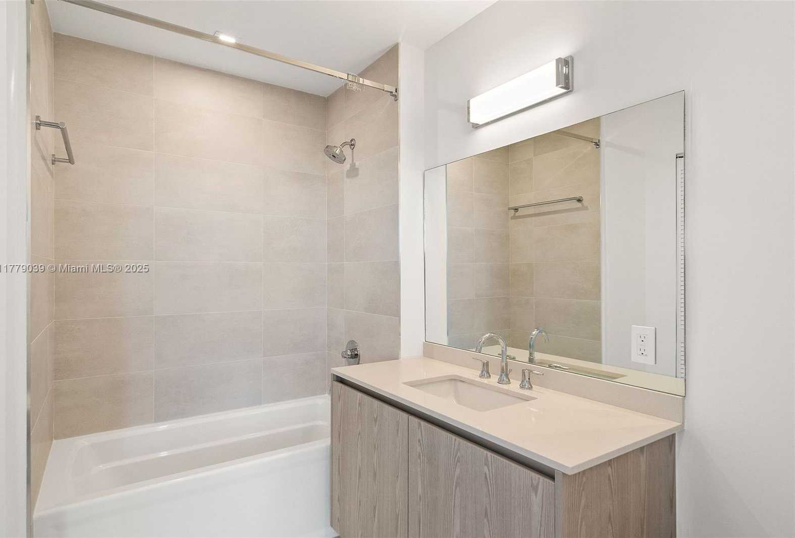 Small Image of 1500 BAY RD #C-2312, Miami Beach Number 29