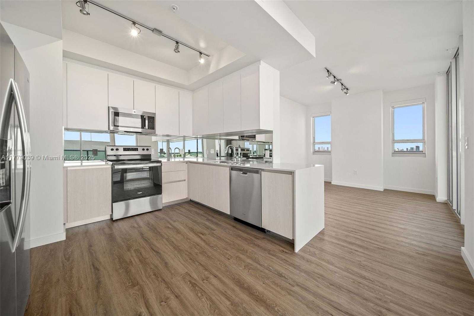 Small Image of 1500 BAY RD #C-2312, Miami Beach Number 3