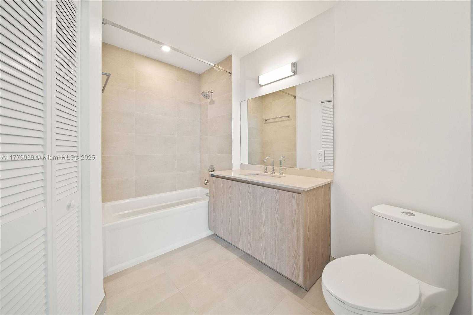 Small Image of 1500 BAY RD #C-2312, Miami Beach Number 30
