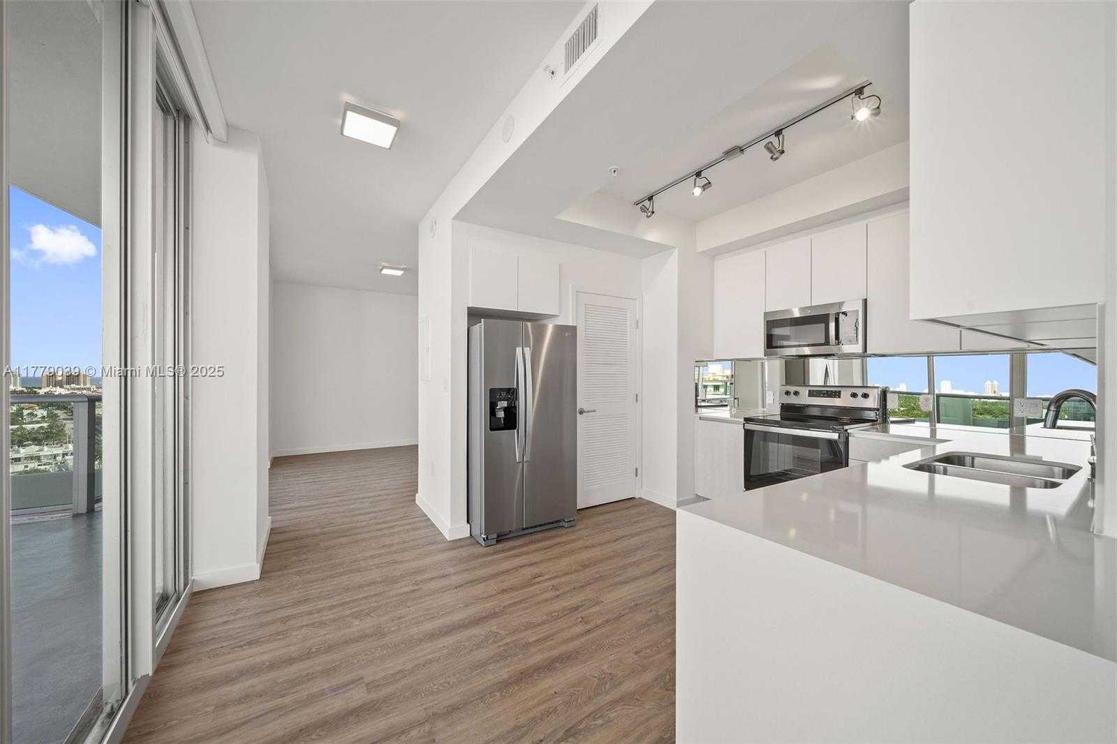 Small Image of 1500 BAY RD #C-2312, Miami Beach Number 5