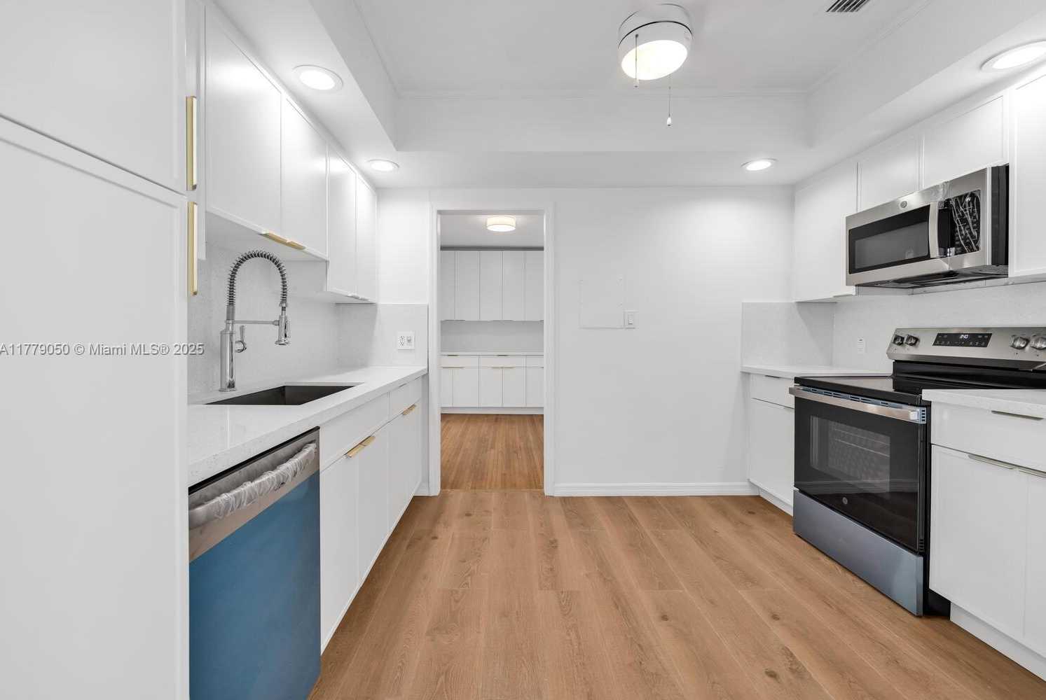Small Image of 11801 NORTH EAST 11 AVE #SOUTH, Biscayne Park Number 14