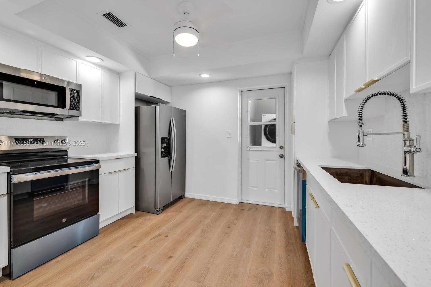 Small Image of 11801 NORTH EAST 11 AVE #SOUTH, Biscayne Park Number 21