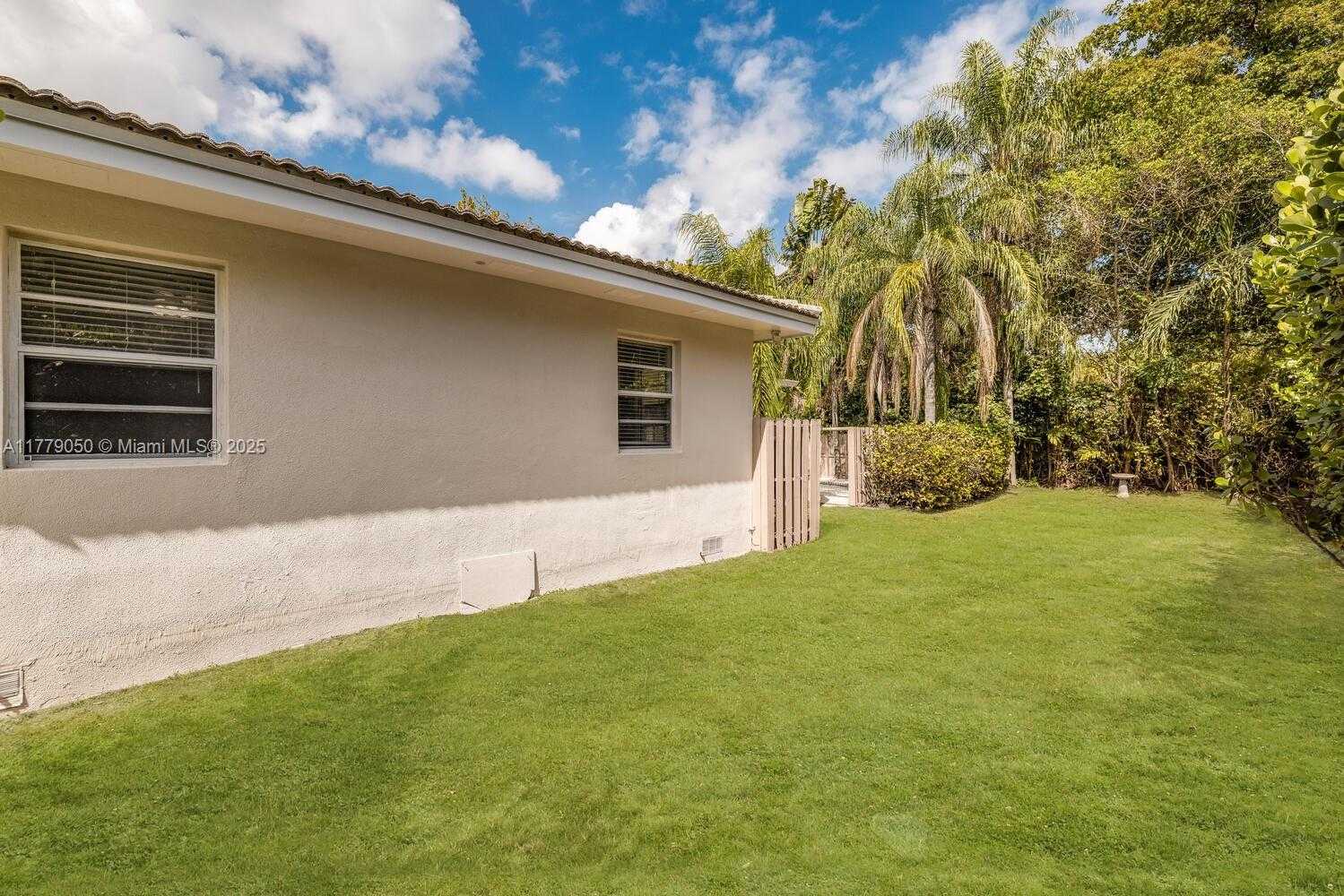 Small Image of 11801 NORTH EAST 11 AVE #SOUTH, Biscayne Park Number 25