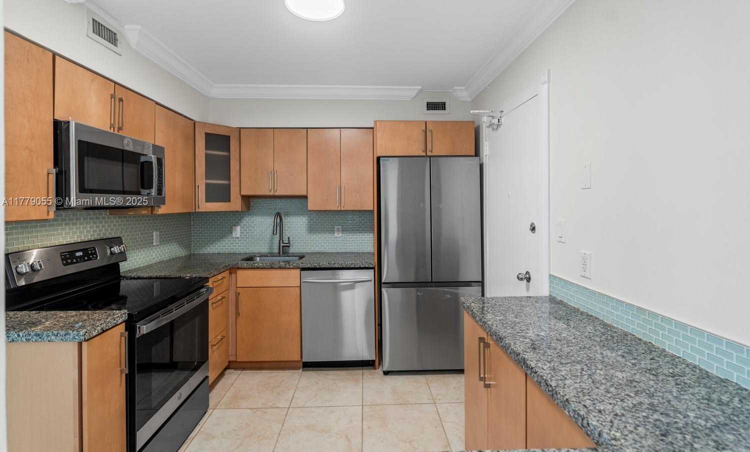 Small Image of 5161 COLLINS AVE #701, Miami Beach Number 12