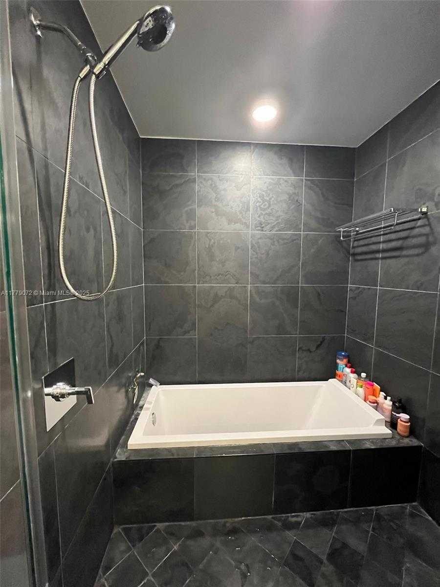 Small Image of 900 BISCAYNE BLVD #4312, Miami Number 15