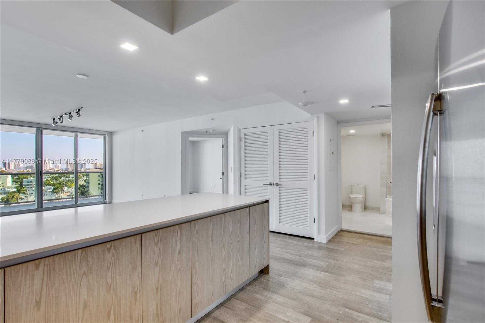 Small Image of 1500 BAY RD #C-2408, Miami Beach Number 12