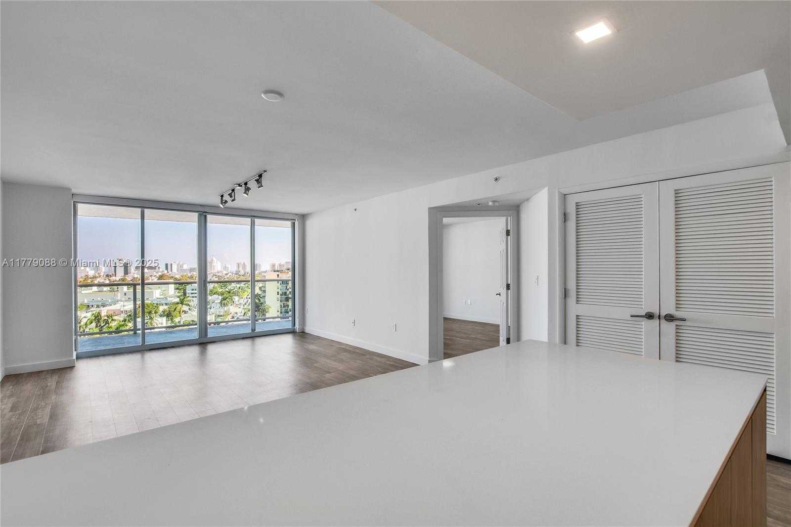 Small Image of 1500 BAY RD #C-2408, Miami Beach Number 13