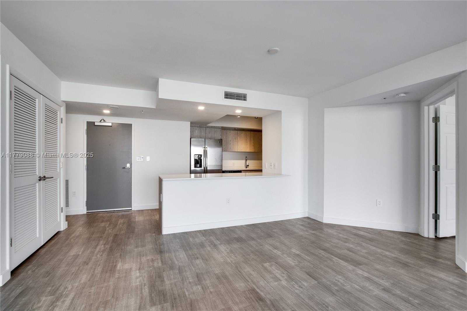 Small Image of 1500 BAY RD #C-2408, Miami Beach Number 15