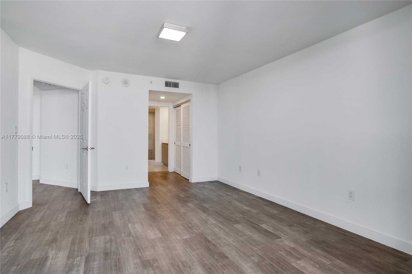 Small Image of 1500 BAY RD #C-2408, Miami Beach Number 23