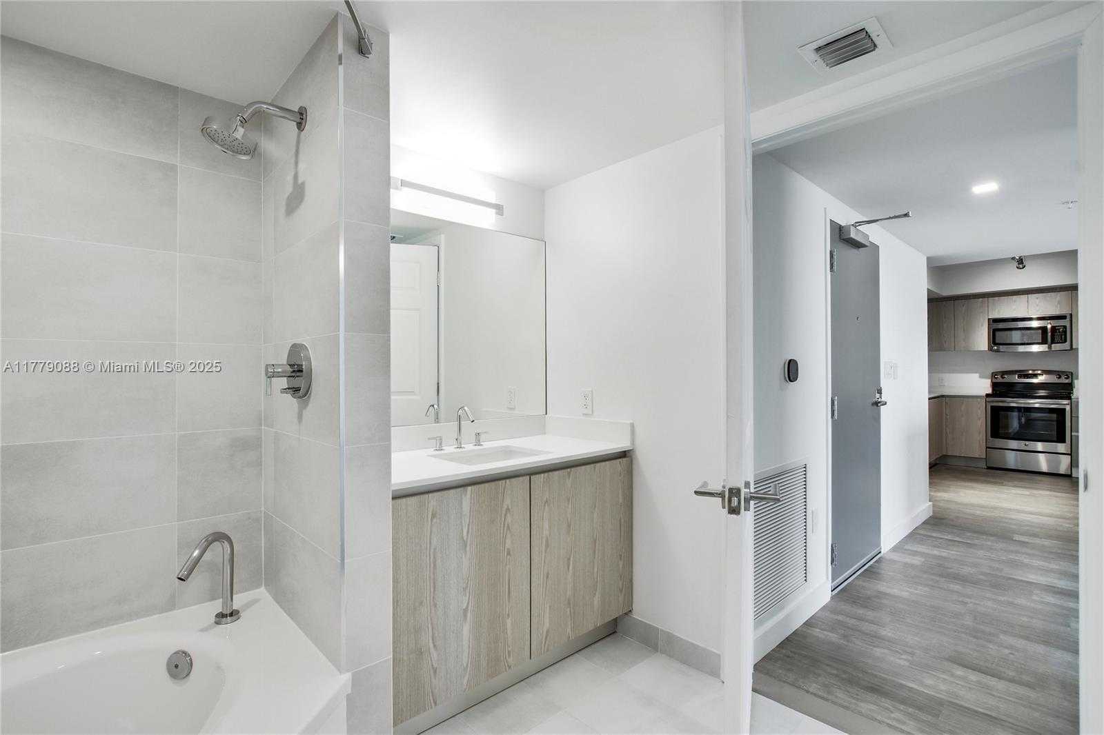 Small Image of 1500 BAY RD #C-2408, Miami Beach Number 25