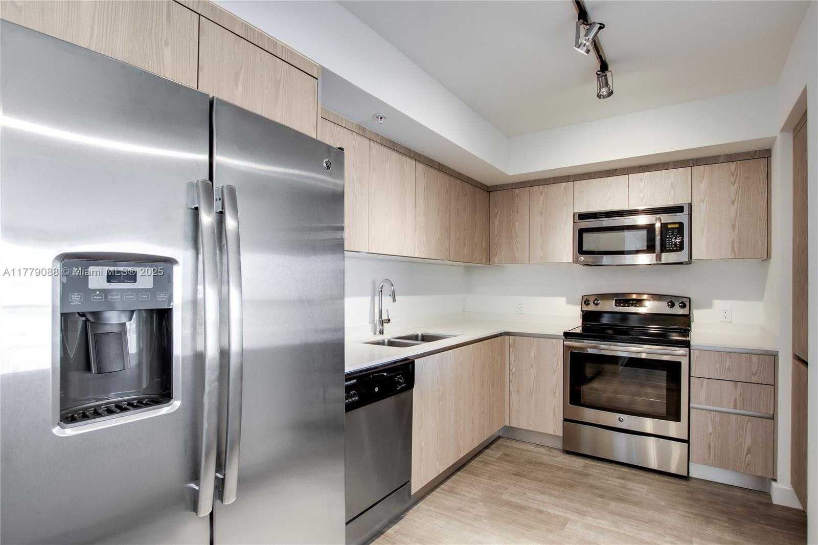 Small Image of 1500 BAY RD #C-2408, Miami Beach Number 3