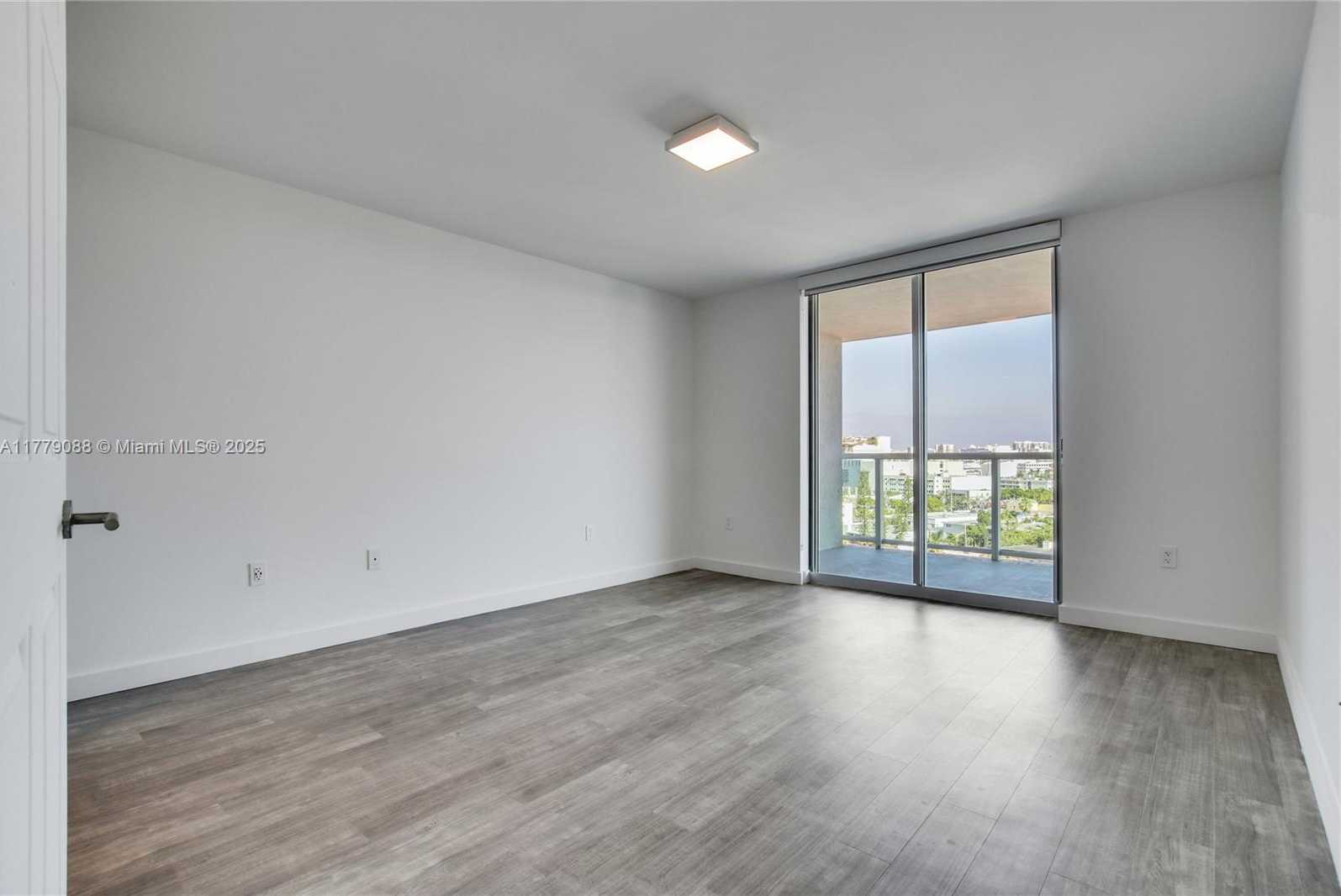 Small Image of 1500 BAY RD #C-2408, Miami Beach Number 31