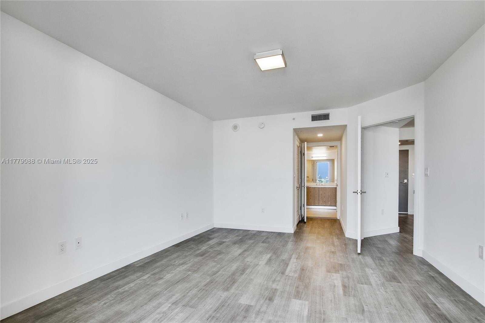 Small Image of 1500 BAY RD #C-2408, Miami Beach Number 32