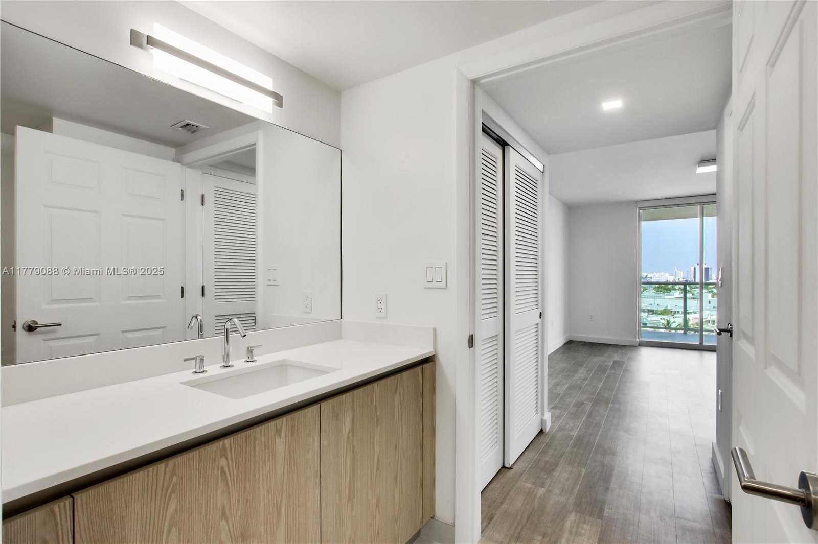 Small Image of 1500 BAY RD #C-2408, Miami Beach Number 33
