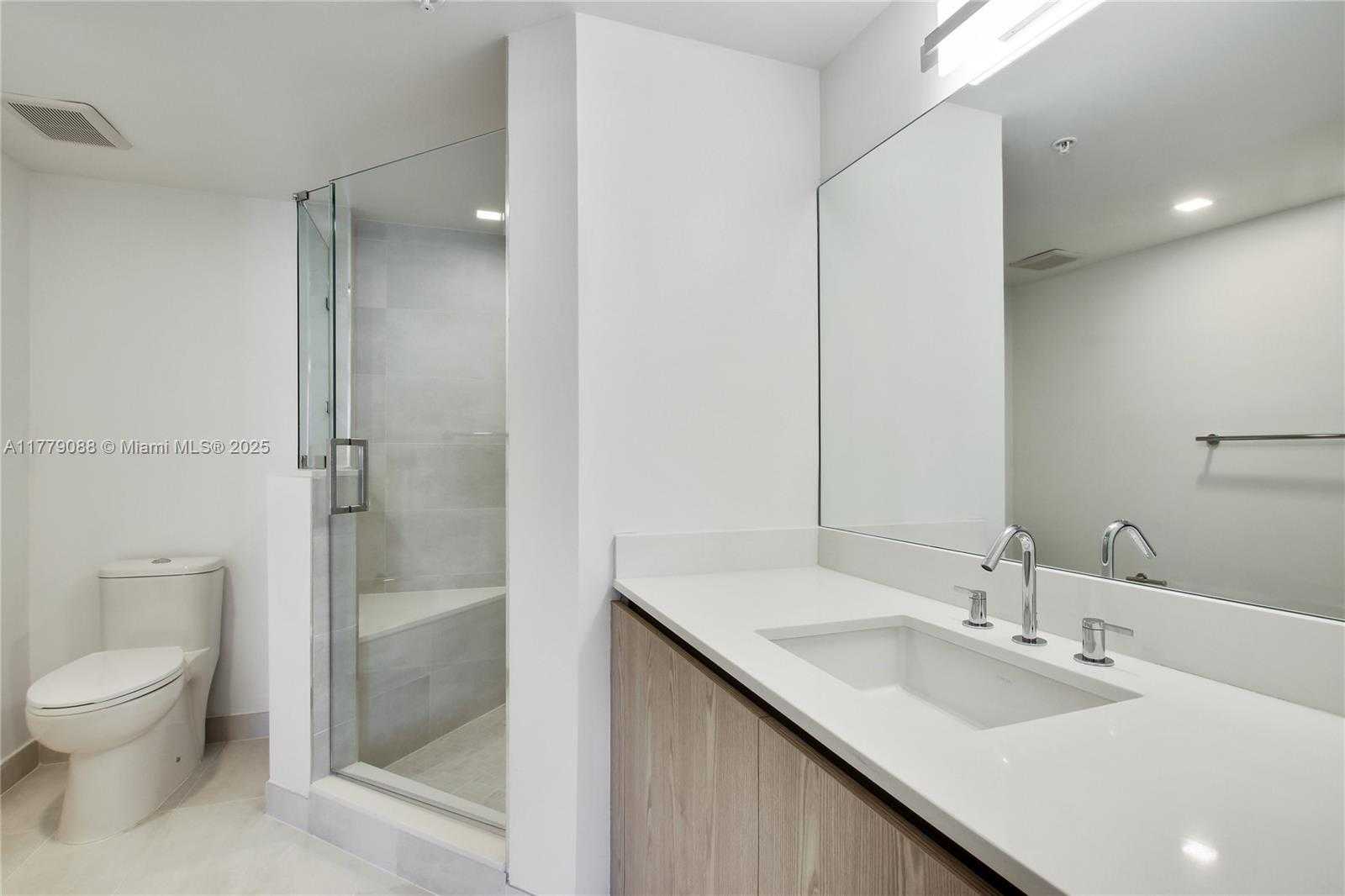 Small Image of 1500 BAY RD #C-2408, Miami Beach Number 34