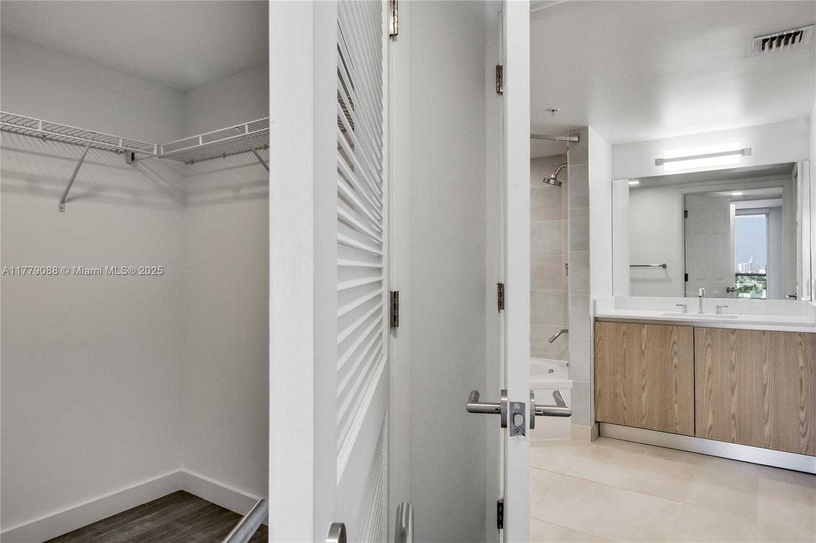 Small Image of 1500 BAY RD #C-2408, Miami Beach Number 35