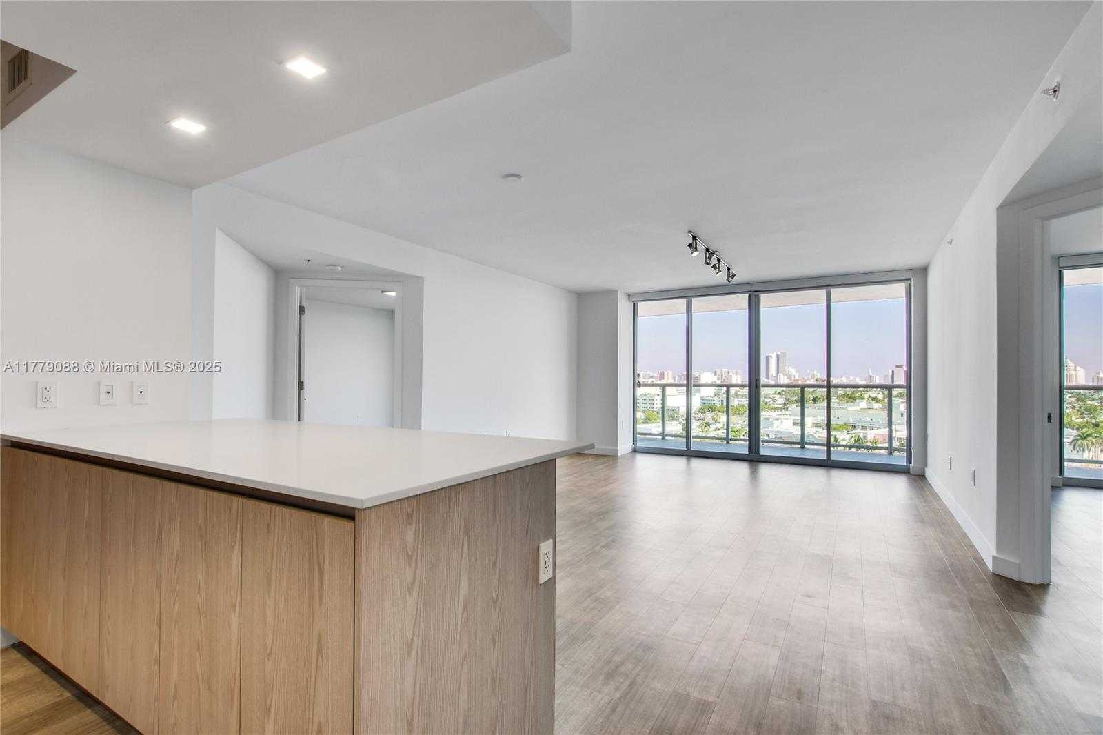 Small Image of 1500 BAY RD #C-2408, Miami Beach Number 6