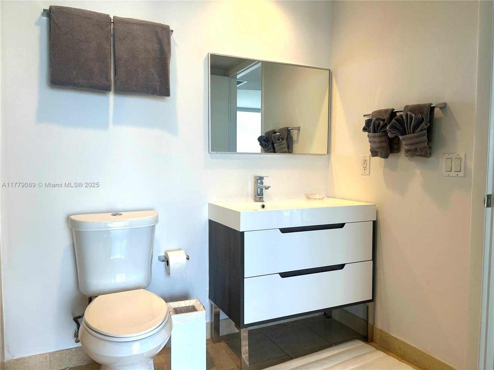 Small Image of 1830 SOUTH OCEAN DR #1907, Hallandale Beach Number 11