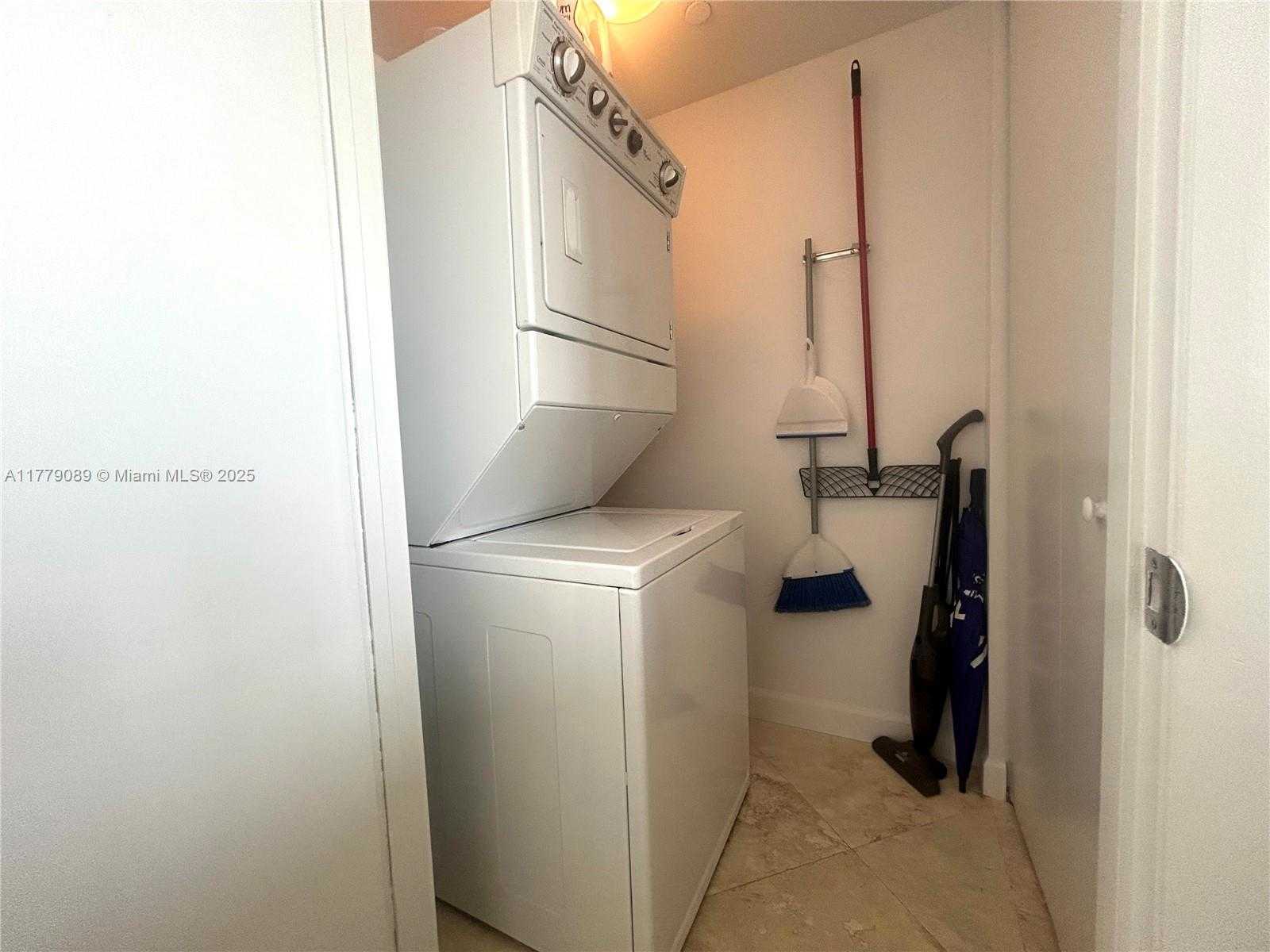 Small Image of 1830 SOUTH OCEAN DR #1907, Hallandale Beach Number 21
