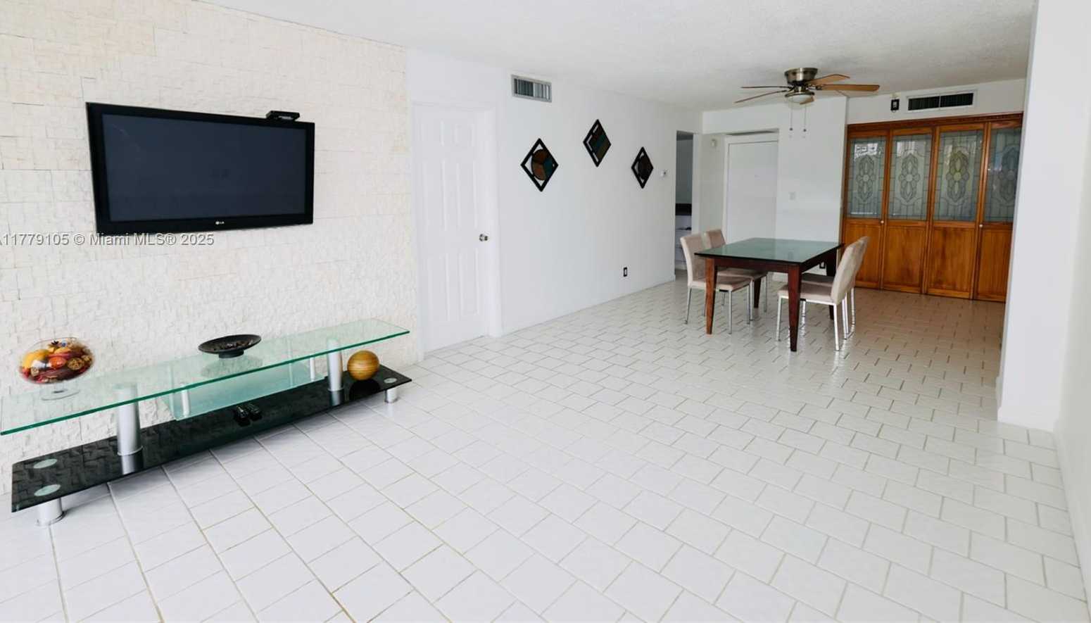 Small Image of 3475 NORTH COUNTRY CLUB DR #401, Aventura Number 2