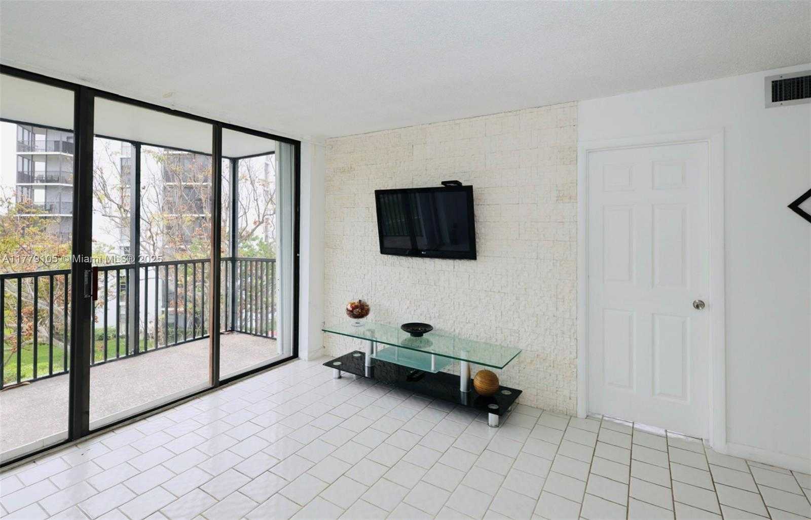 Small Image of 3475 NORTH COUNTRY CLUB DR #401, Aventura Number 3