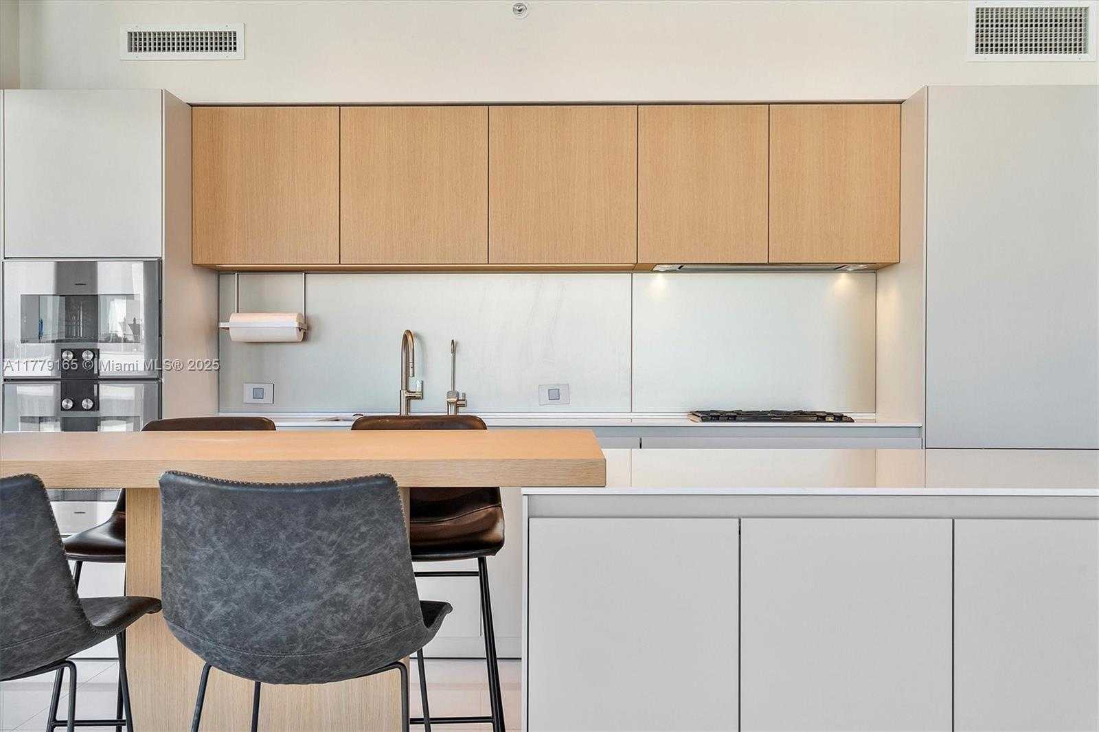 Small Image of 3737 COLLINS AVE #S-804, Miami Beach Number 2