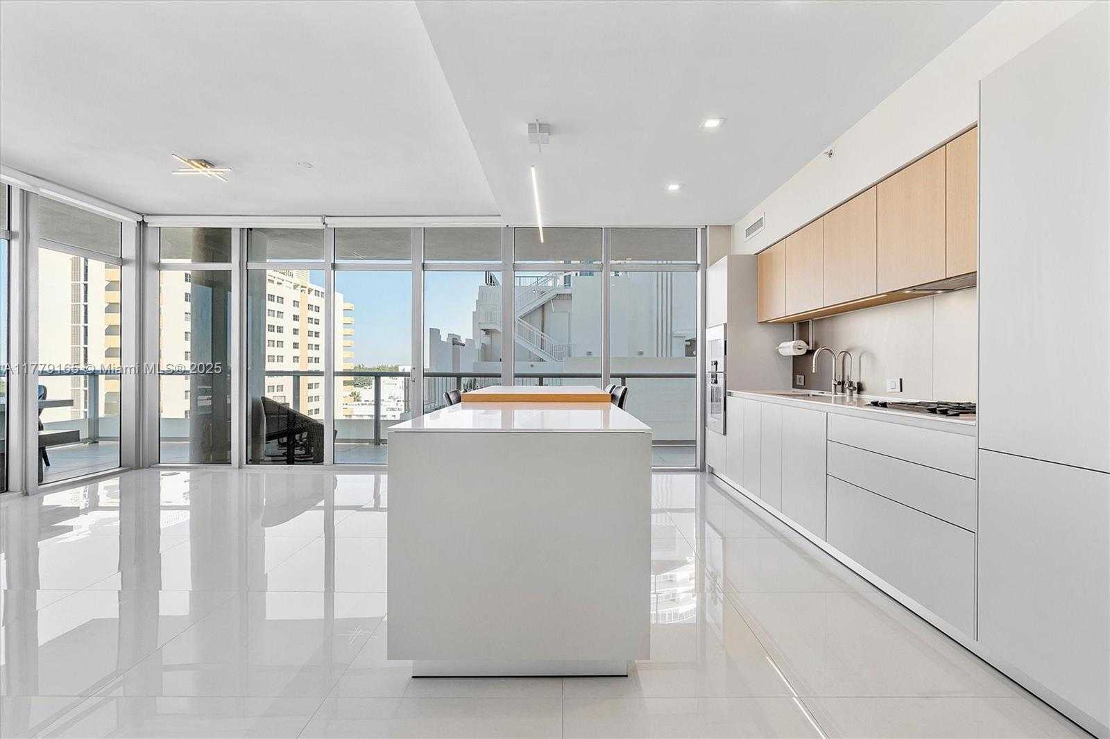Small Image of 3737 COLLINS AVE #S-804, Miami Beach Number 5
