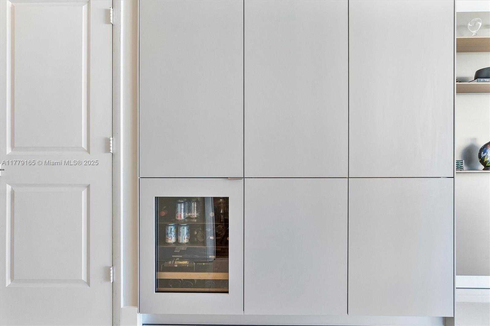 Small Image of 3737 COLLINS AVE #S-804, Miami Beach Number 6