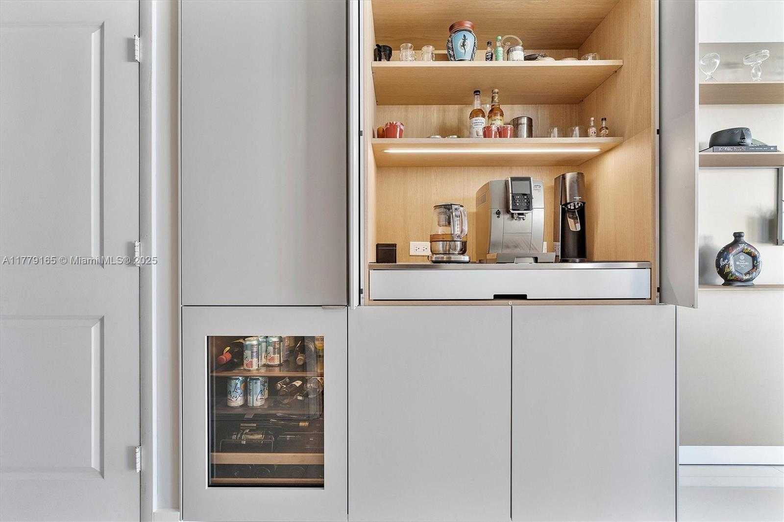 Small Image of 3737 COLLINS AVE #S-804, Miami Beach Number 7
