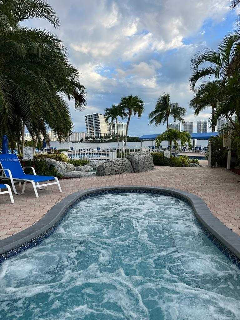 Small Image of 3530 MYSTIC POINTE DR #PH-07, Aventura Number 23
