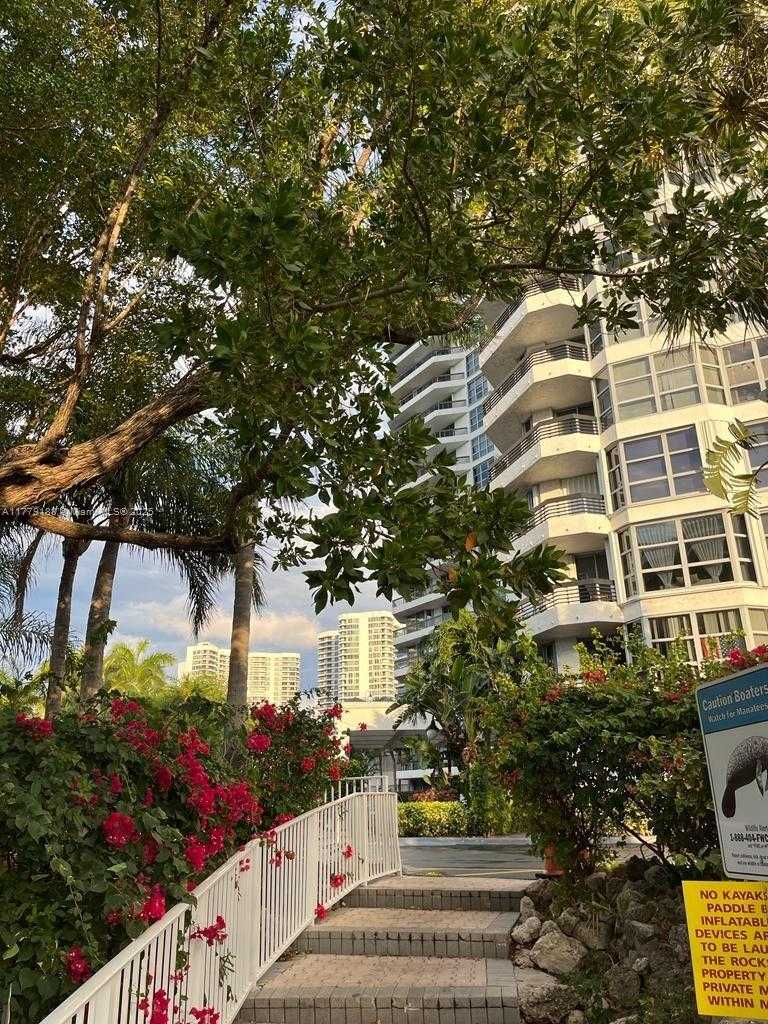 Small Image of 3530 MYSTIC POINTE DR #PH-07, Aventura Number 29