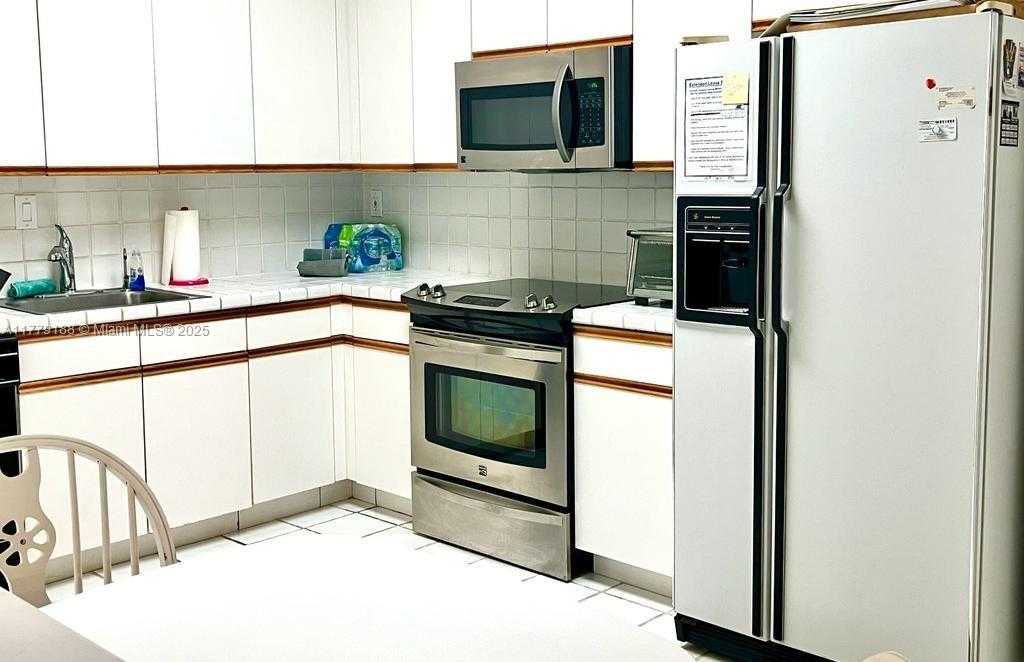 Small Image of 3530 MYSTIC POINTE DR #PH-07, Aventura Number 3