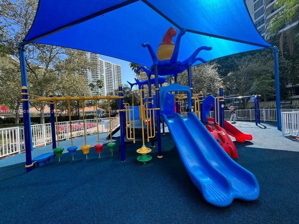 Small Image of 3530 MYSTIC POINTE DR #PH-07, Aventura Number 31