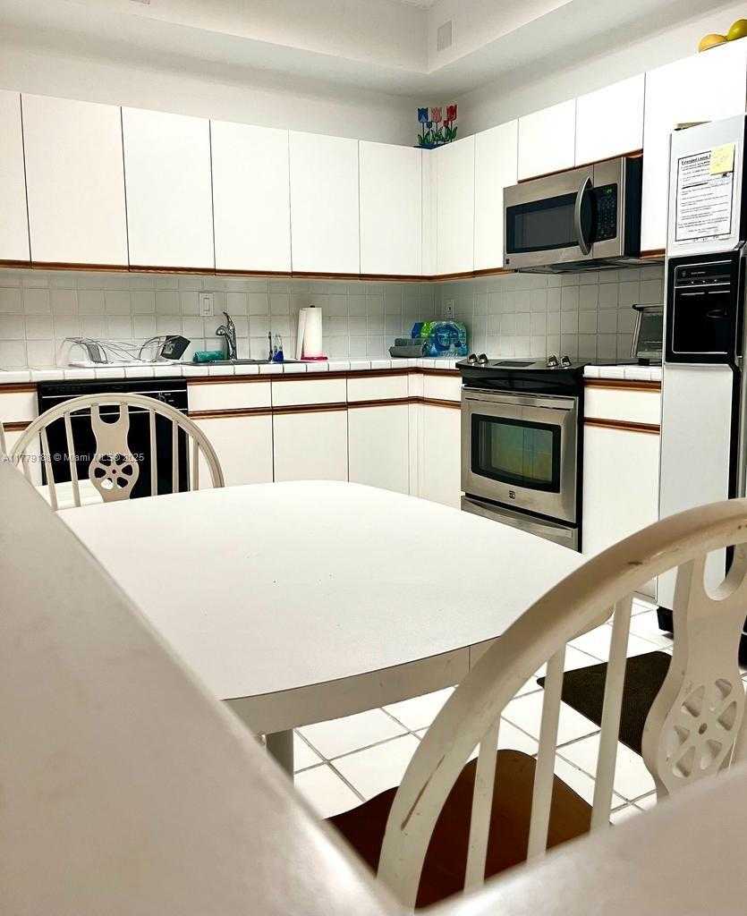 Small Image of 3530 MYSTIC POINTE DR #PH-07, Aventura Number 4