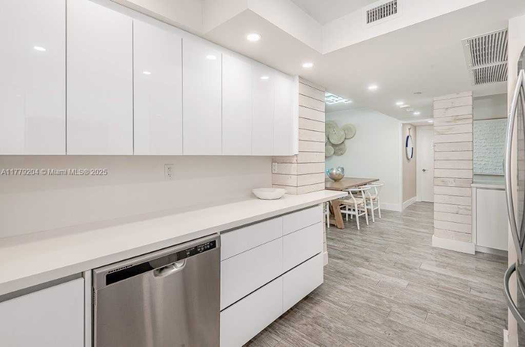 Small Image of 2301 COLLINS AVE #926, Miami Beach Number 16