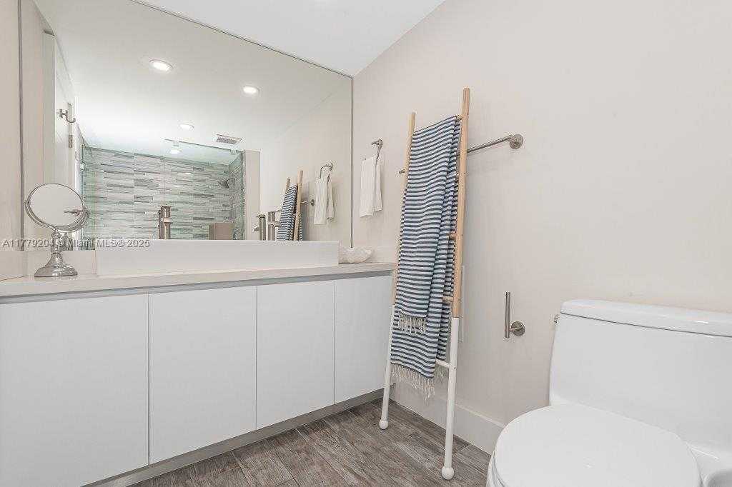 Small Image of 2301 COLLINS AVE #926, Miami Beach Number 26