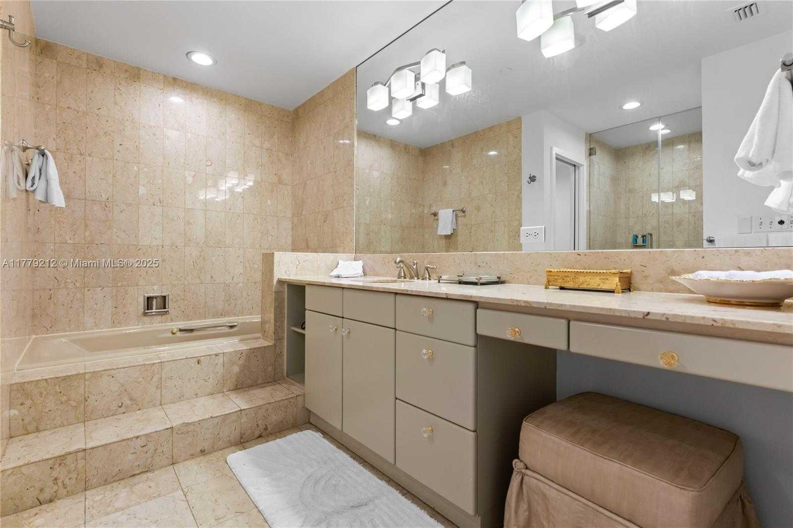Small Image of 19112 FISHER ISLAND DR #19112, Miami Beach Number 13