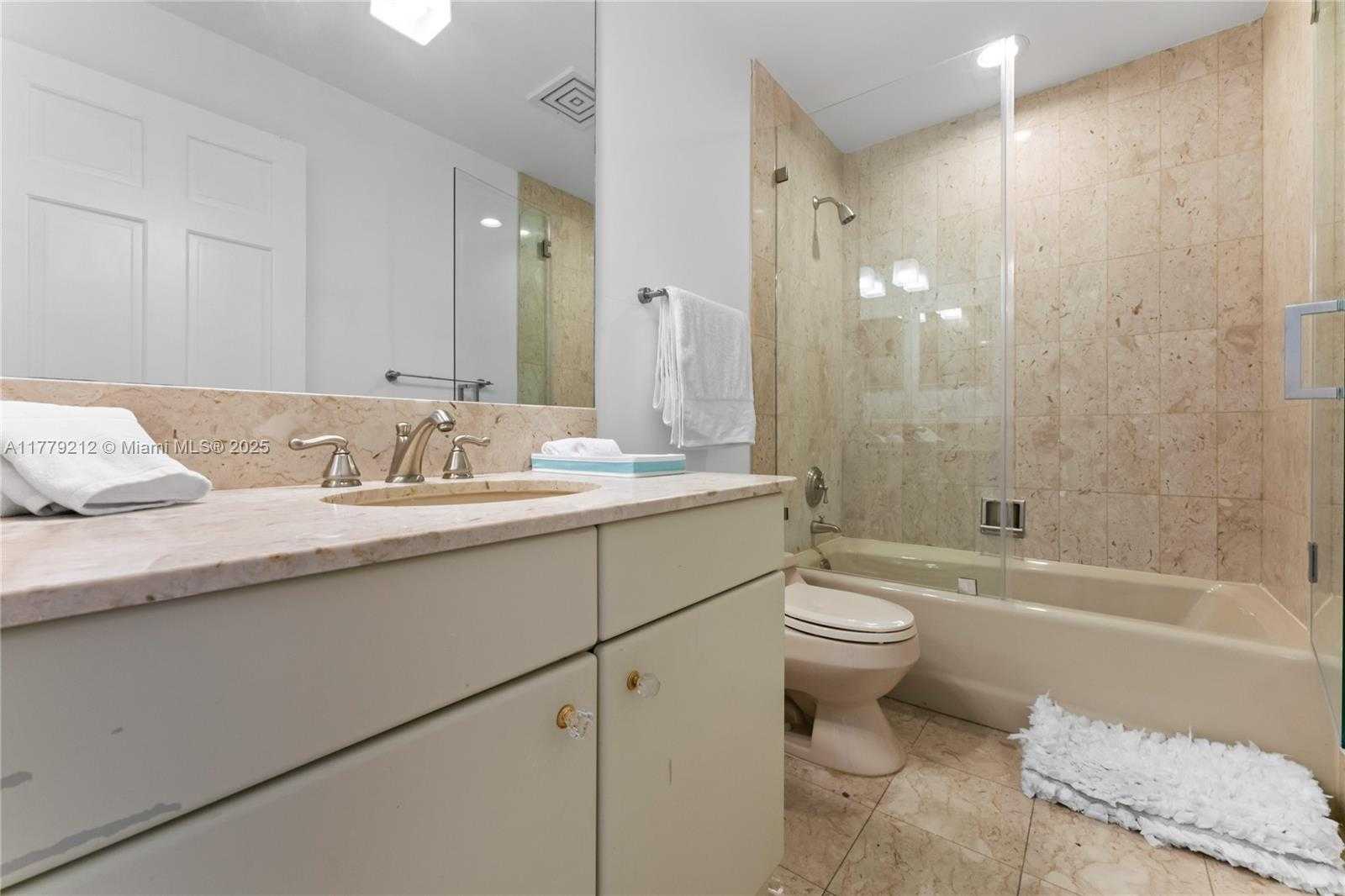 Small Image of 19112 FISHER ISLAND DR #19112, Miami Beach Number 16