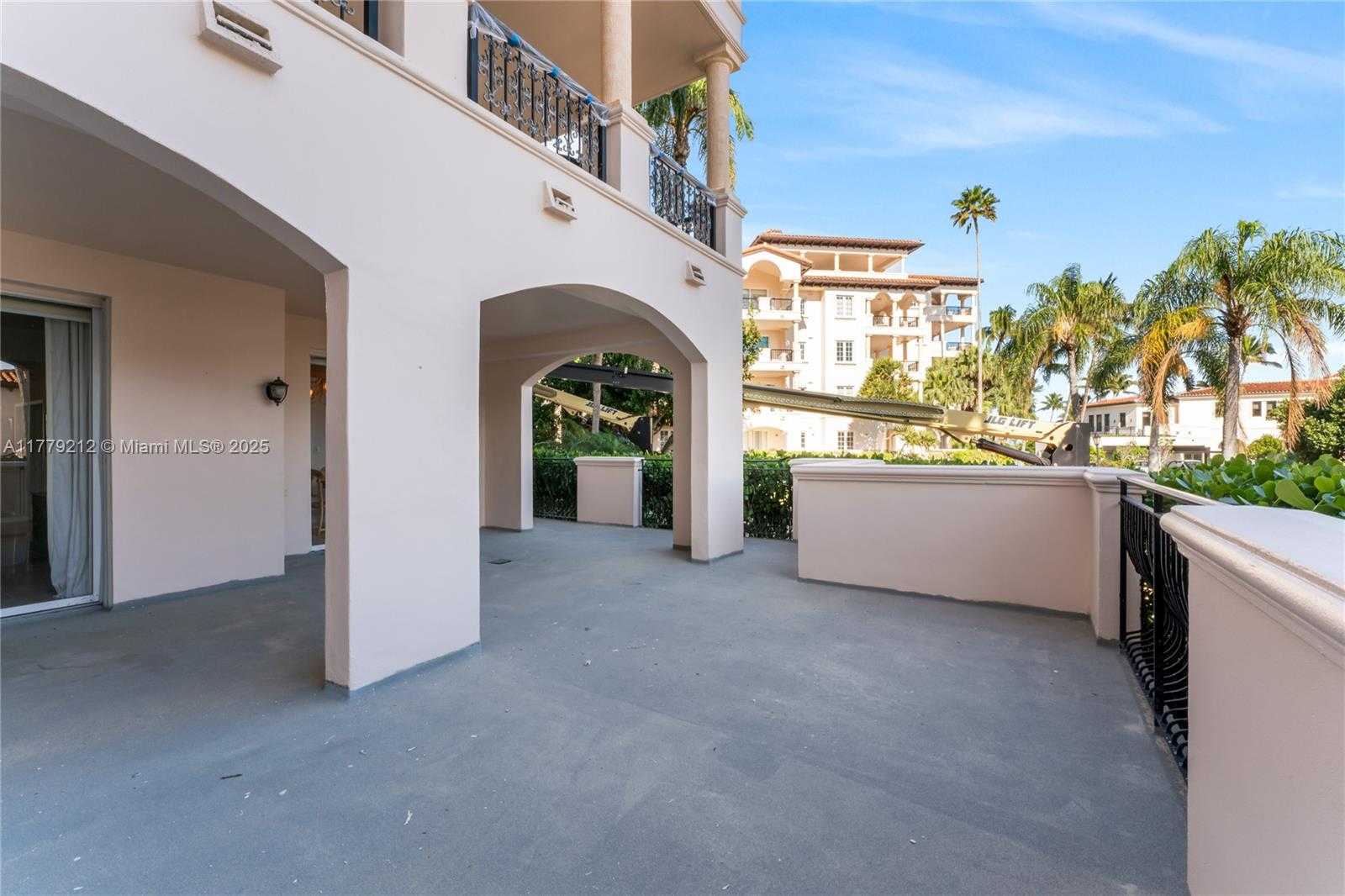 Small Image of 19112 FISHER ISLAND DR #19112, Miami Beach Number 3