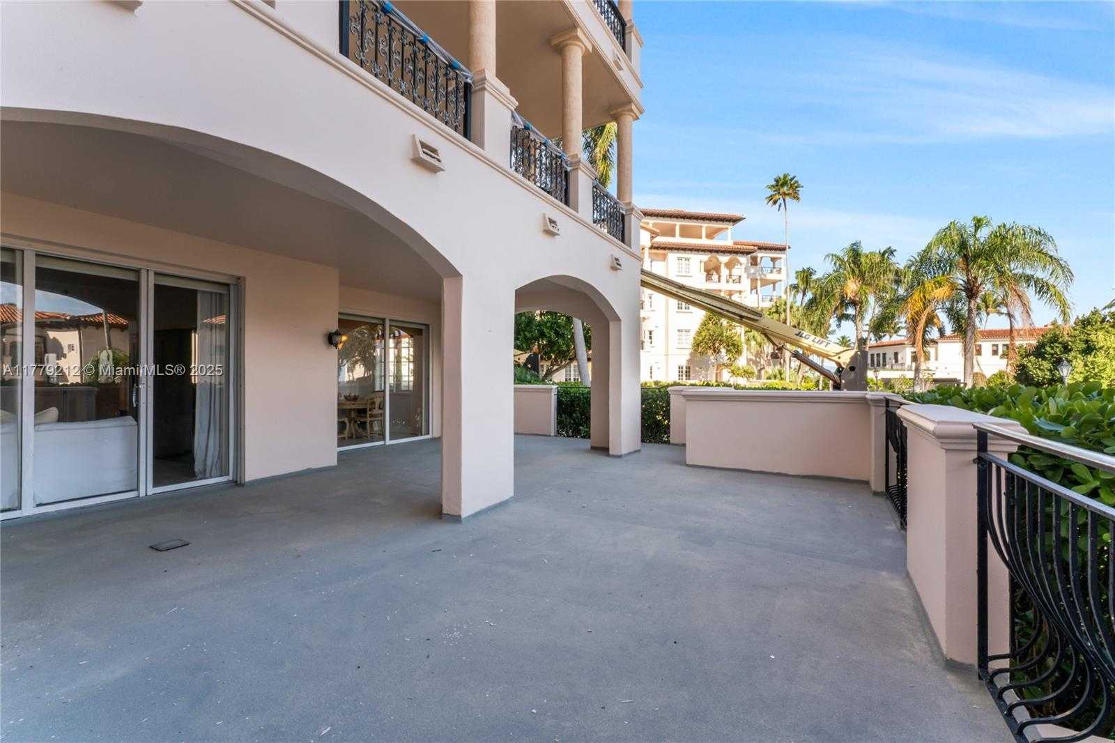 Small Image of 19112 FISHER ISLAND DR #19112, Miami Beach Number 4