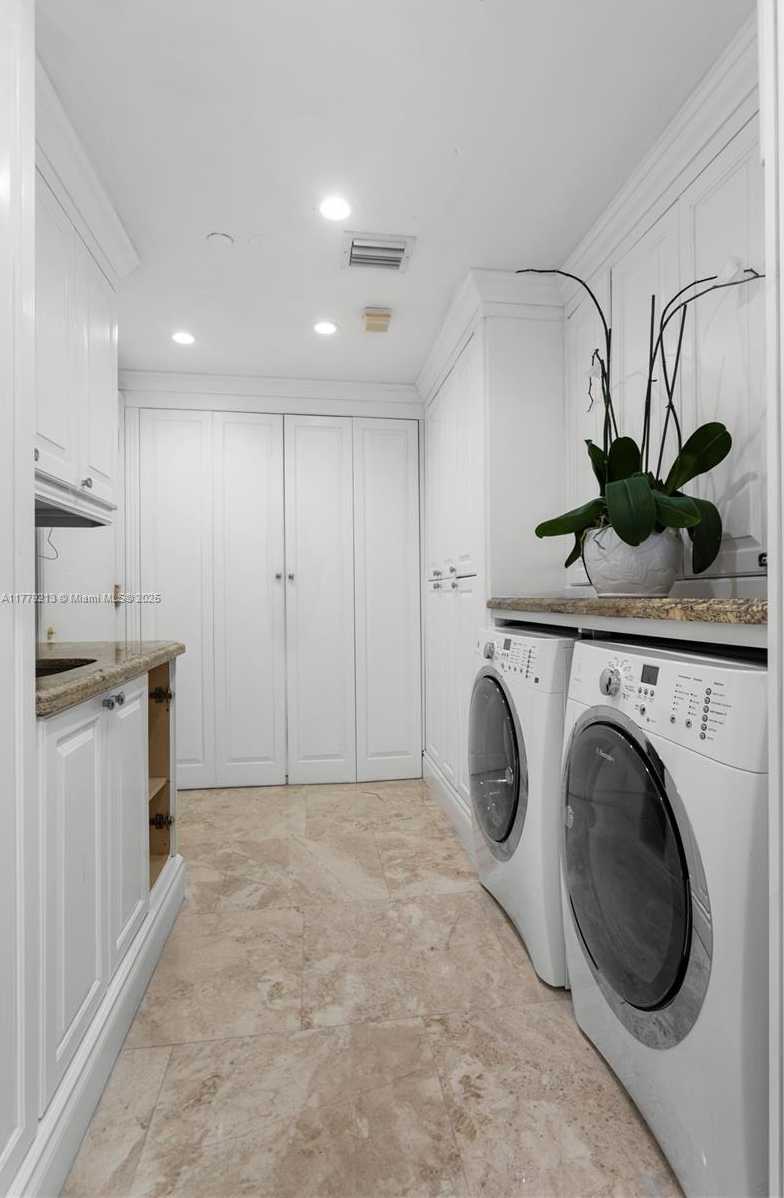 Small Image of 10 EDGEWATER DR #3E, Coral Gables Number 13