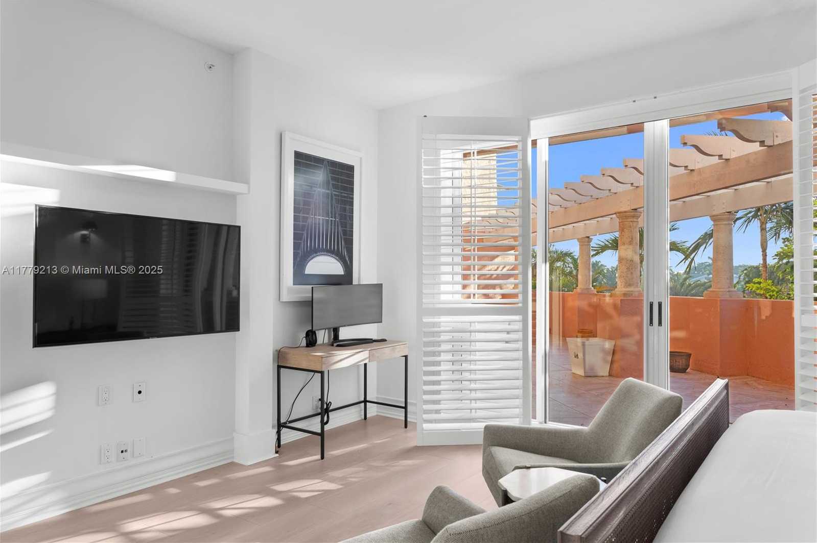 Small Image of 10 EDGEWATER DR #3E, Coral Gables Number 18