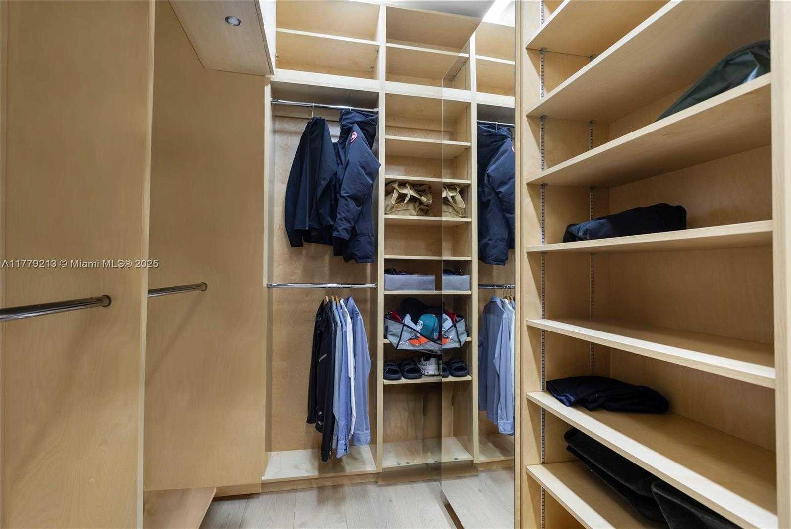 Small Image of 10 EDGEWATER DR #3E, Coral Gables Number 21