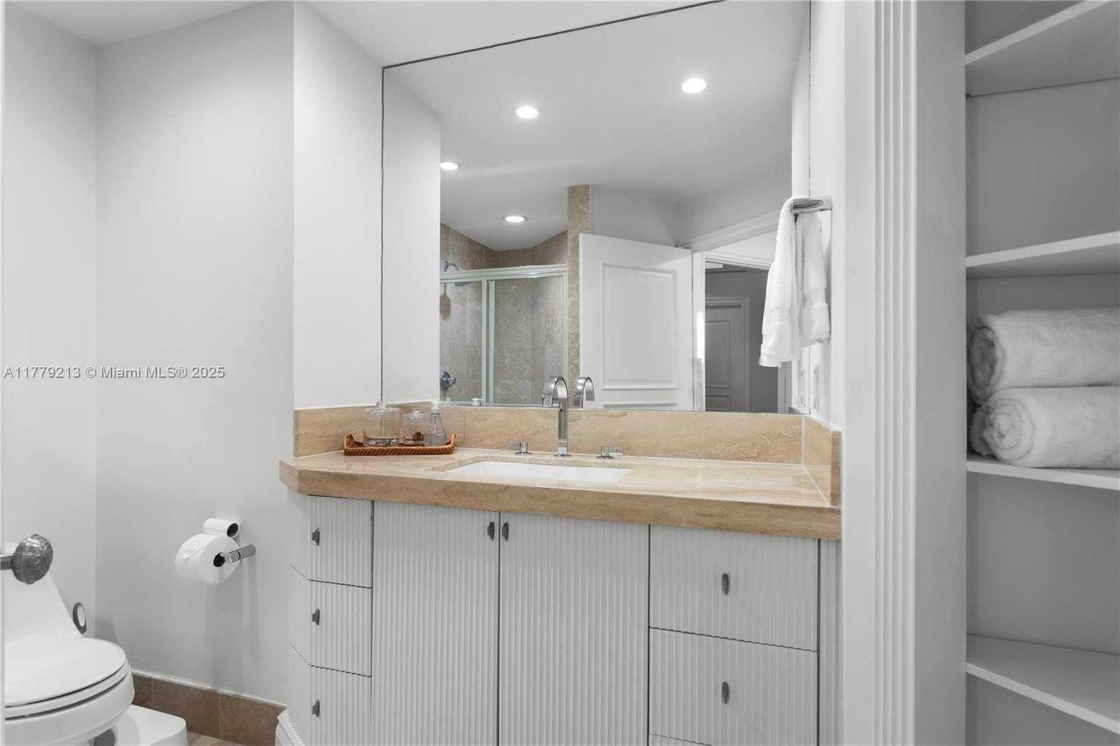 Small Image of 10 EDGEWATER DR #3E, Coral Gables Number 23