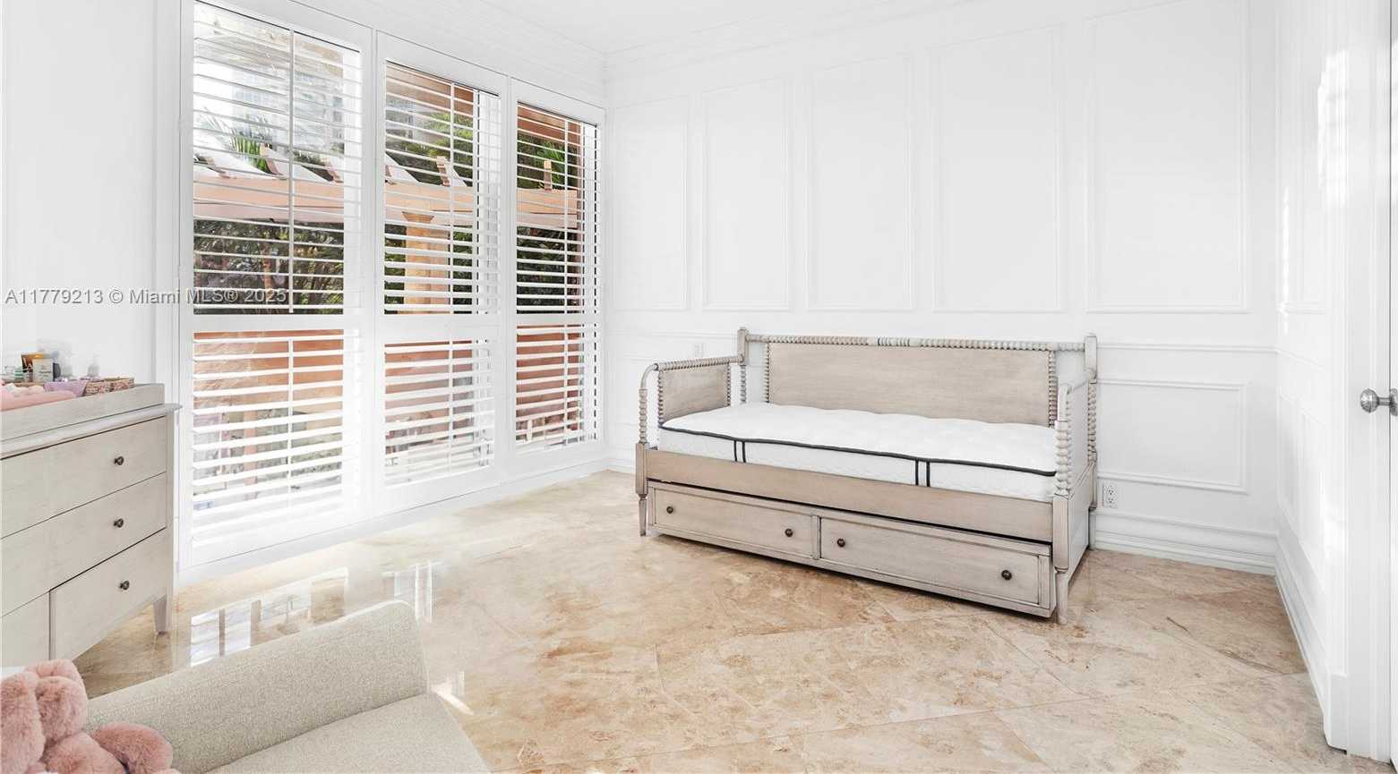 Small Image of 10 EDGEWATER DR #3E, Coral Gables Number 25
