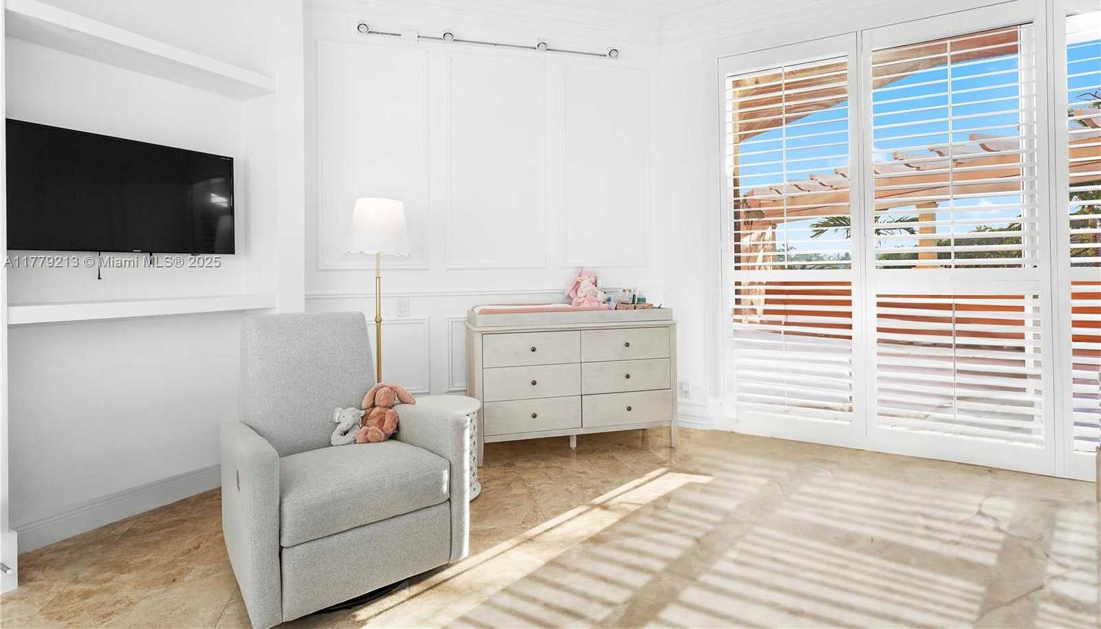 Small Image of 10 EDGEWATER DR #3E, Coral Gables Number 26