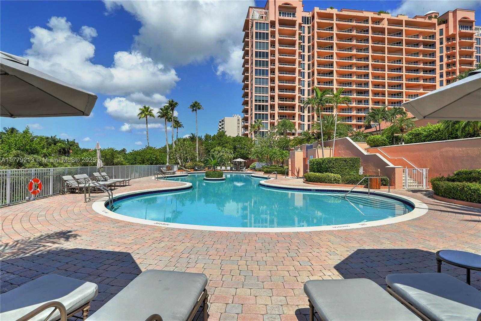 Small Image of 10 EDGEWATER DR #3E, Coral Gables Number 34