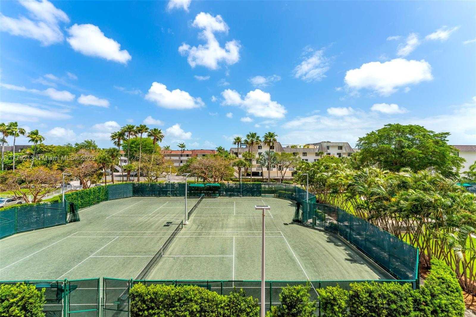 Small Image of 10 EDGEWATER DR #3E, Coral Gables Number 35