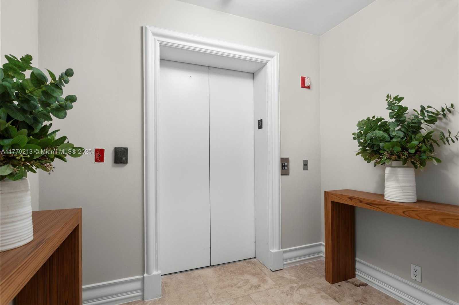 Small Image of 10 EDGEWATER DR #3E, Coral Gables Number 4